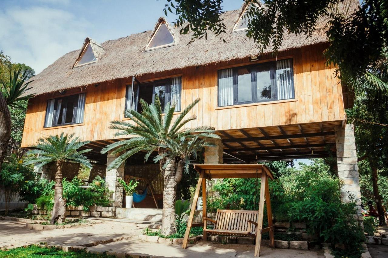 Villa Dao Hoa Vang Cam Ranh - Venuestay Bagian luar foto